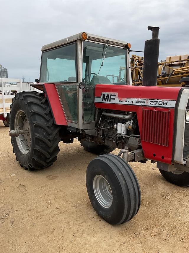 Image of Massey Ferguson 2705 equipment image 2