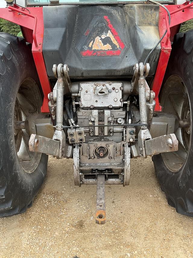 Image of Massey Ferguson 2705 equipment image 4