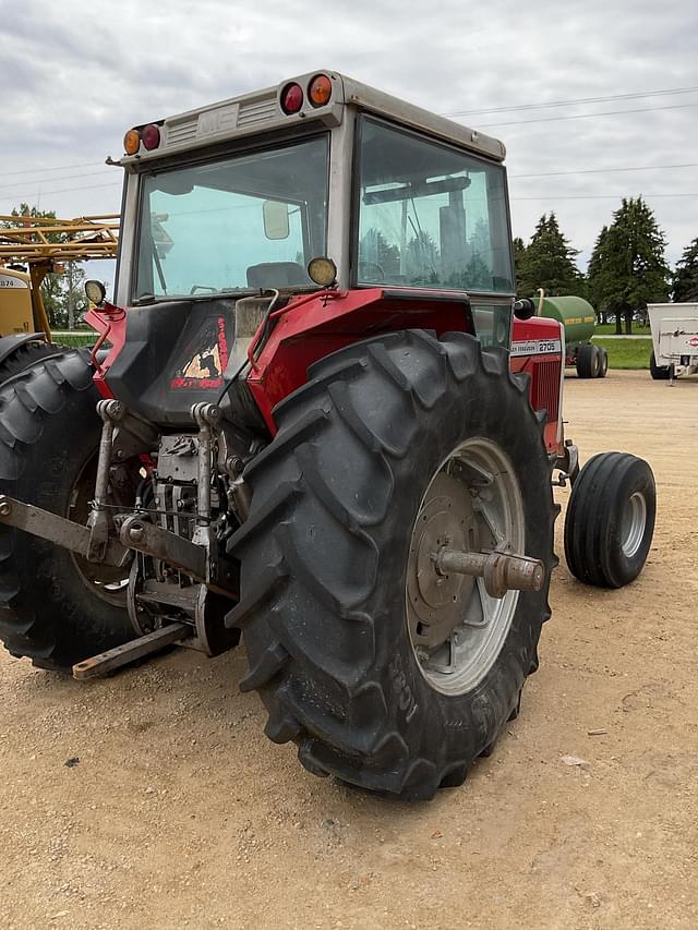Image of Massey Ferguson 2705 equipment image 3