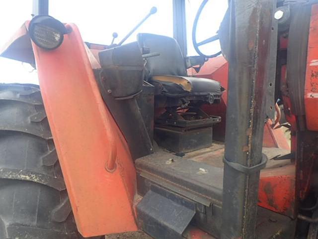 Image of Massey Ferguson 2705 equipment image 4