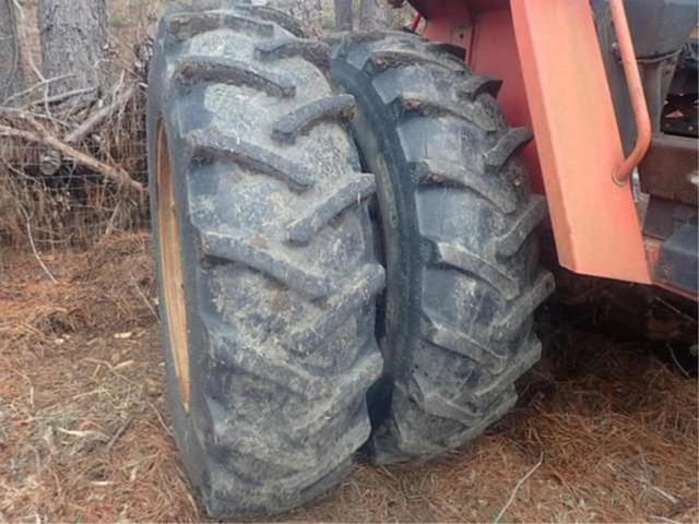 Image of Massey Ferguson 2705 equipment image 4