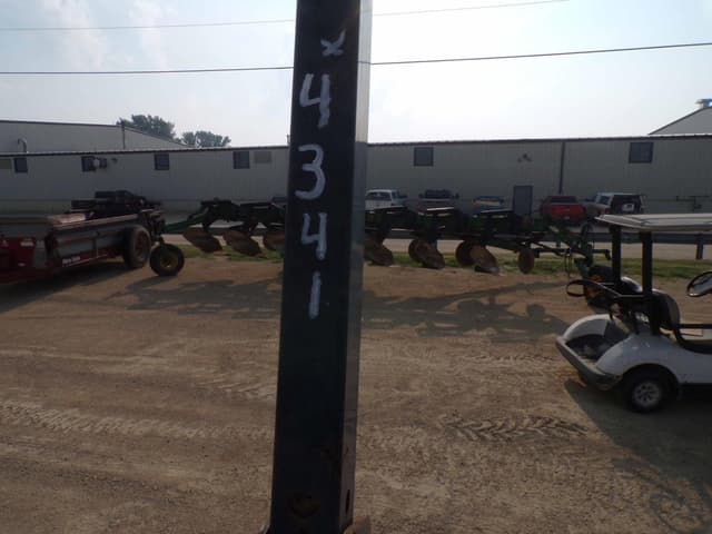 Image of Massey Ferguson 2705E equipment image 1