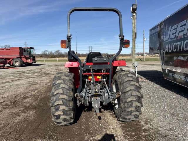 Image of Massey Ferguson 2705E equipment image 3