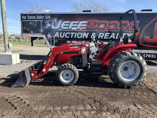 Image of Massey Ferguson 2705E equipment image 1
