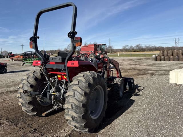 Image of Massey Ferguson 2705E equipment image 4