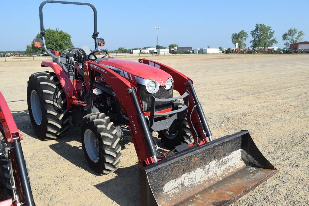 Image of Massey Ferguson 2706E Primary image