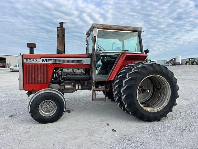 Image of Massey Ferguson 2745 equipment image 1