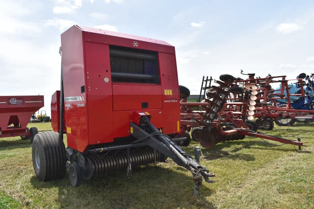 Image of Massey Ferguson 2946A equipment image 2
