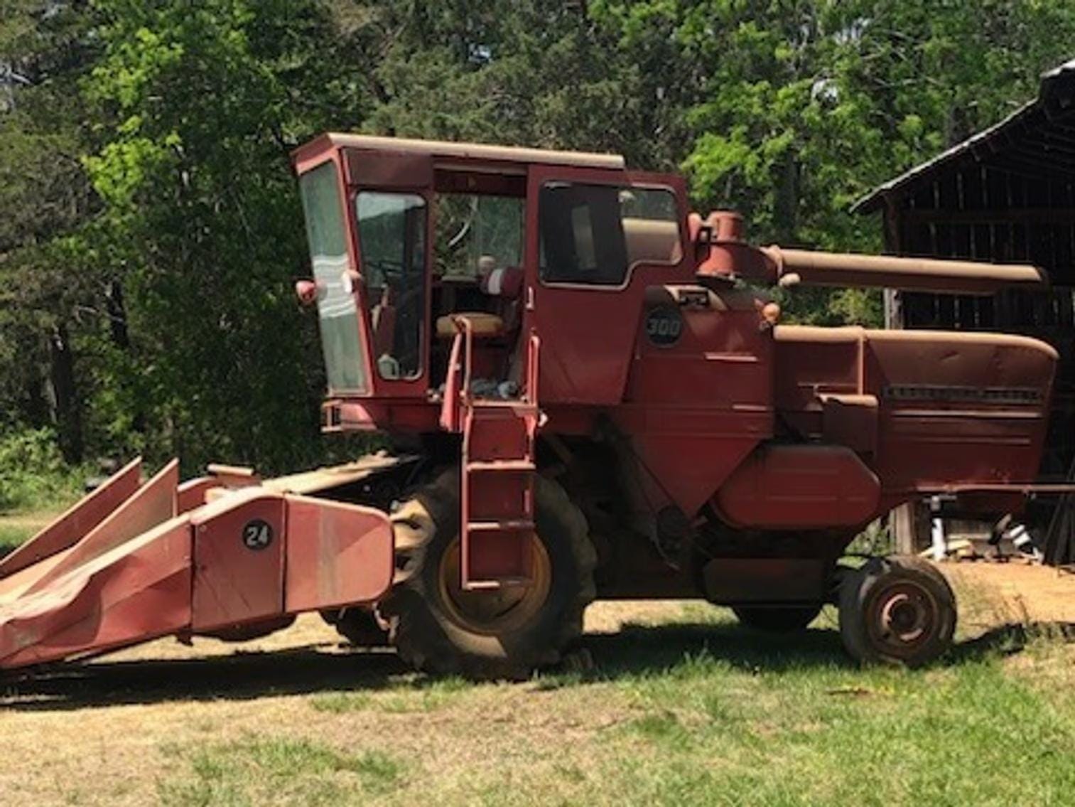 Massey Ferguson 300 Equipment Image0
