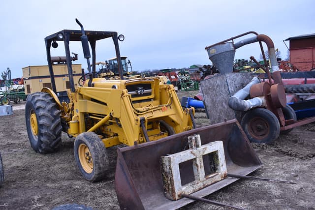 Image of Massey Ferguson 3165 equipment image 2