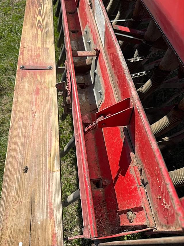 Image of Massey Ferguson 33 equipment image 3