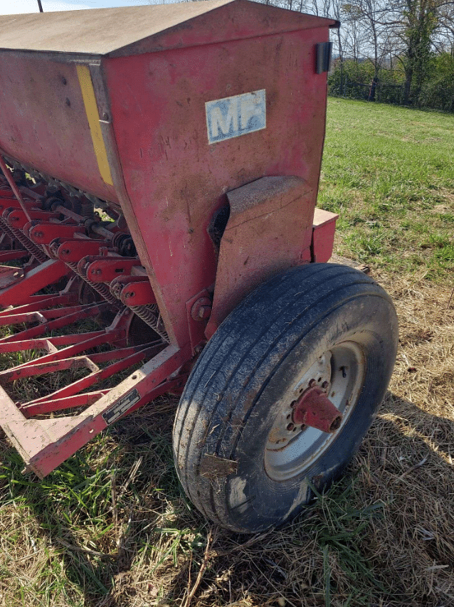 Image of Massey Ferguson 33 equipment image 2