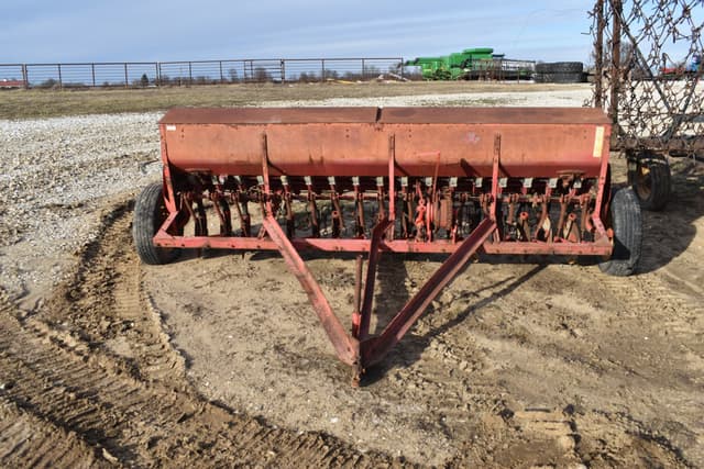 Image of Massey Ferguson 33 equipment image 2