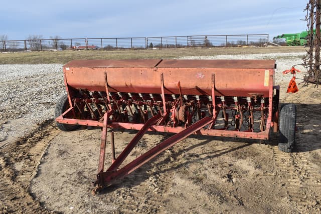 Image of Massey Ferguson 33 equipment image 1