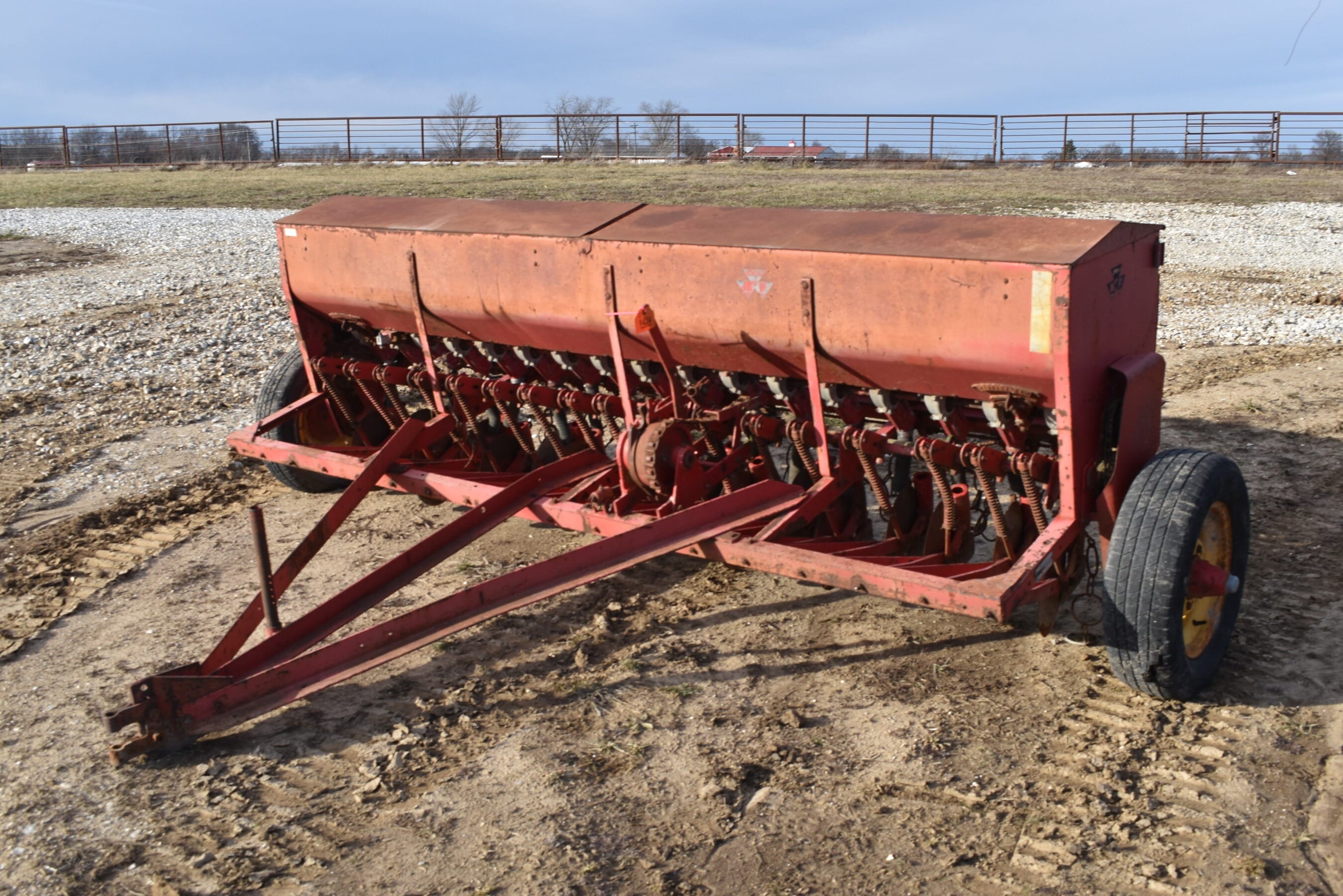 Massey Ferguson 33 Equipment Image0
