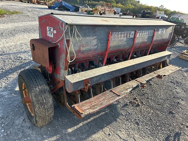 Image of Massey Ferguson 33 equipment image 4