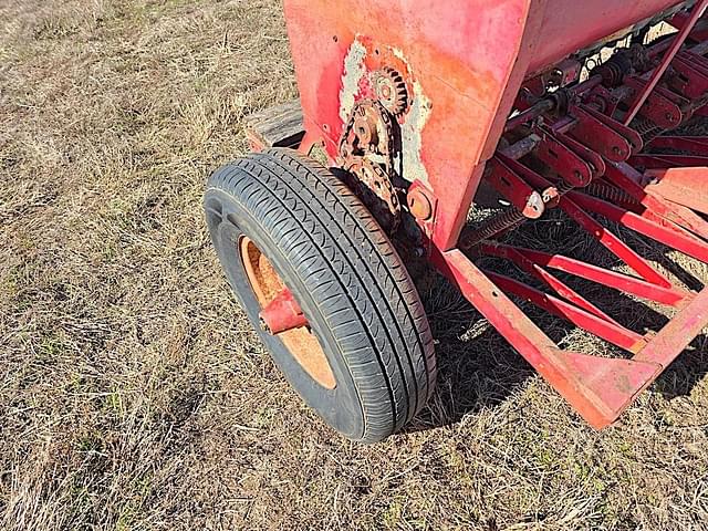 Image of Massey Ferguson 33 equipment image 3