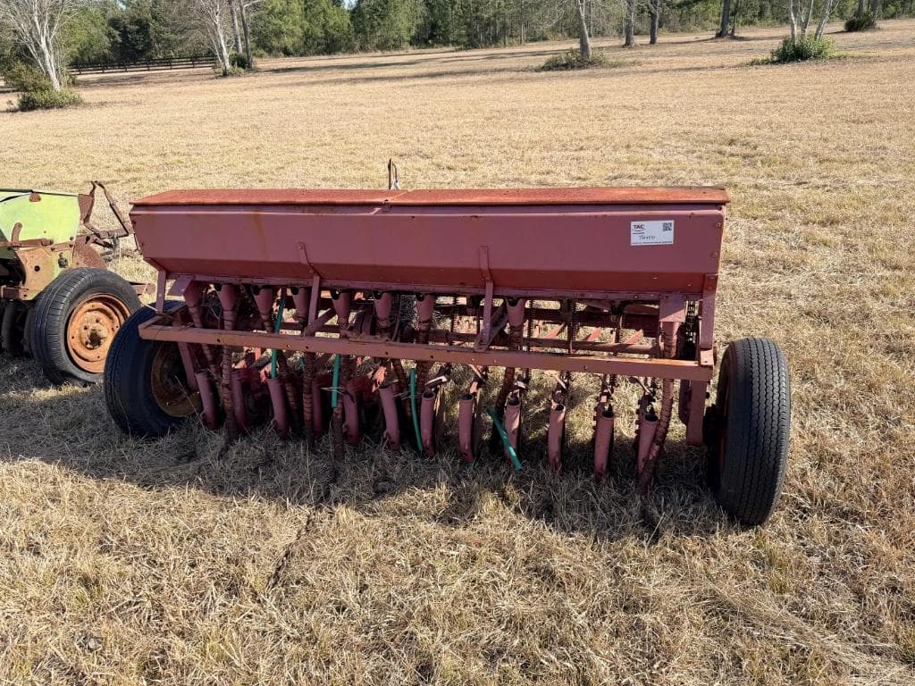 Image of Massey Ferguson 33 Primary image