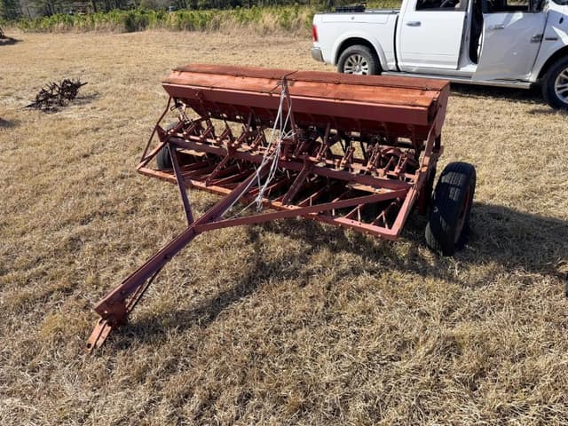Image of Massey Ferguson 33 equipment image 2