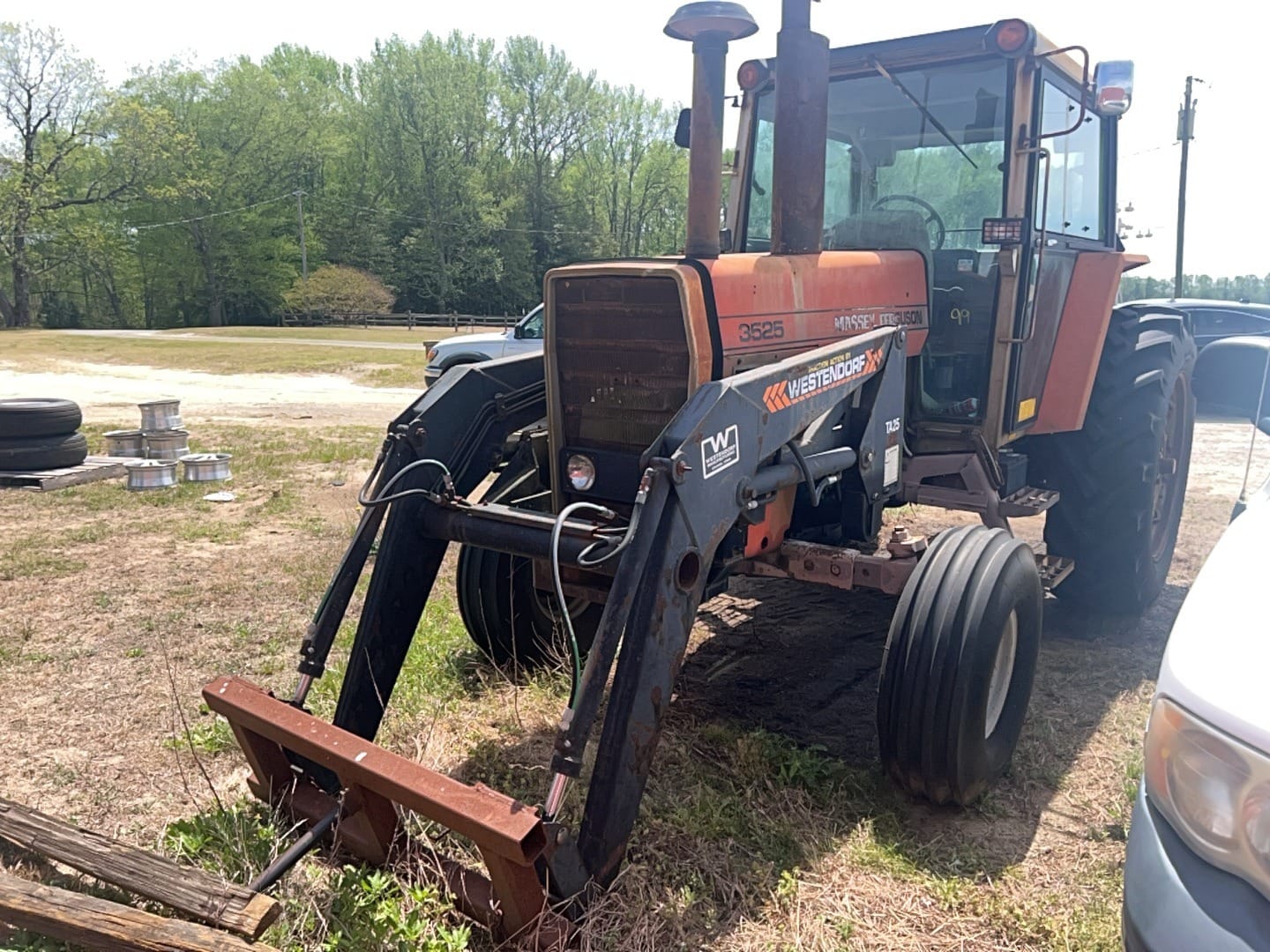 Massey Ferguson 3525 Equipment Image0