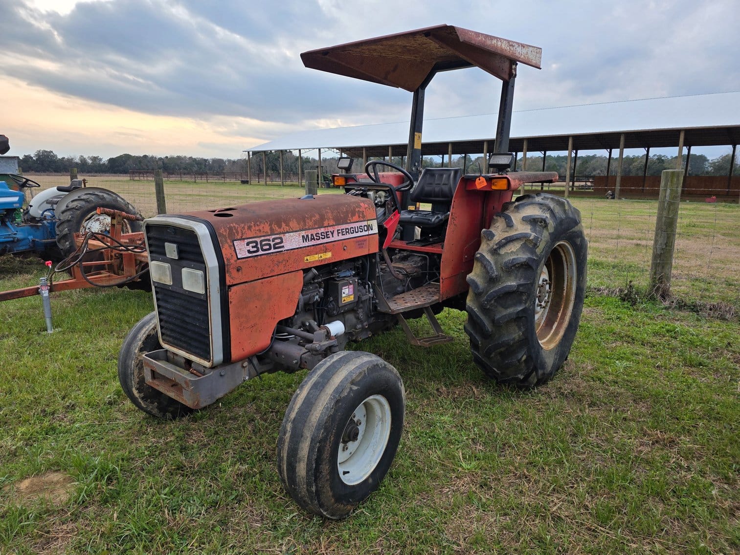 Massey Ferguson 362 Equipment Image0