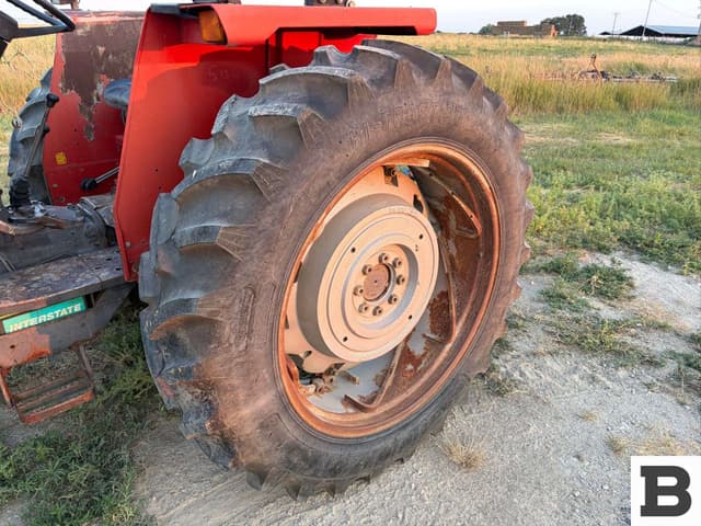 Image of Massey Ferguson 383 equipment image 3