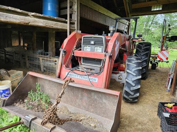 Massey Ferguson 390 Equipment Image0