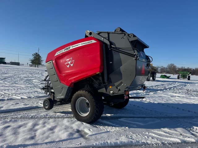 Image of Massey Ferguson RB4180V equipment image 3