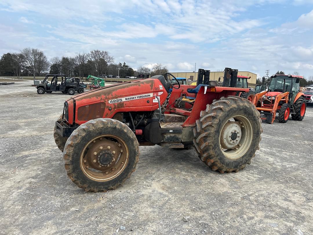 Image of Massey Ferguson 4225 Primary image