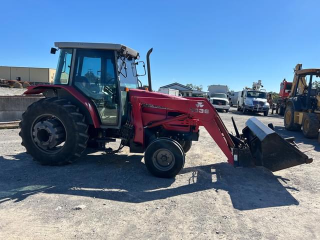 Image of Massey Ferguson 4235 equipment image 2