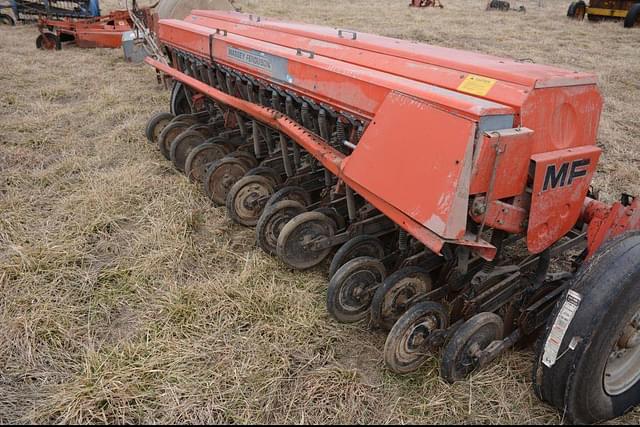 Image of Massey Ferguson 424 equipment image 2