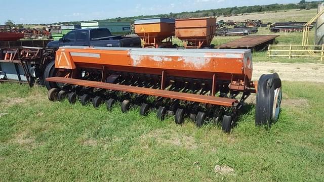 Image of Massey Ferguson 424 equipment image 4