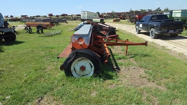 Image of Massey Ferguson 424 equipment image 2