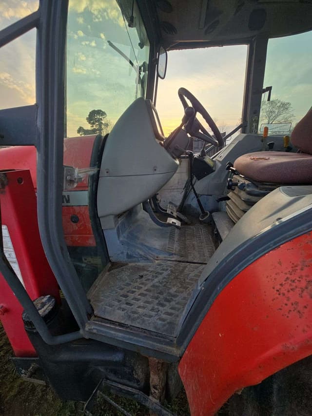 Image of Massey Ferguson 4243 equipment image 4
