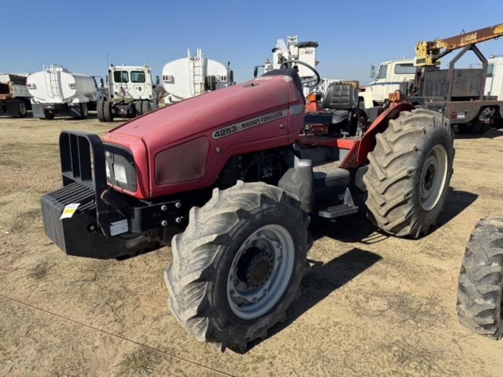 Image of Massey Ferguson 4253 Image 0