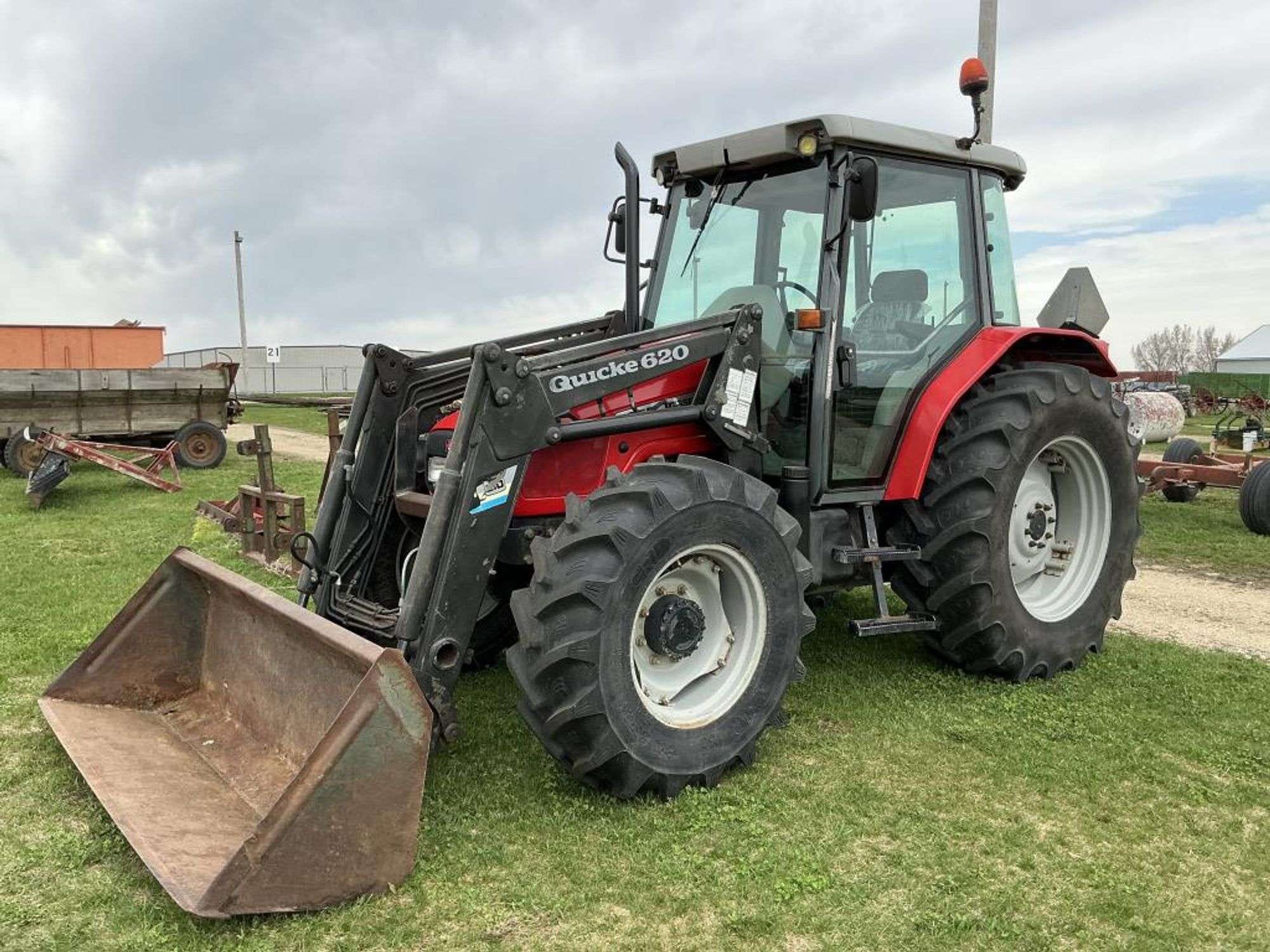 Massey Ferguson 4255 Equipment Image0