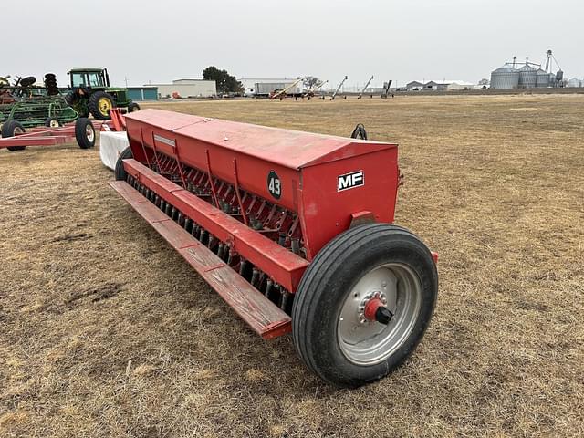 Image of Massey Ferguson 43 equipment image 3