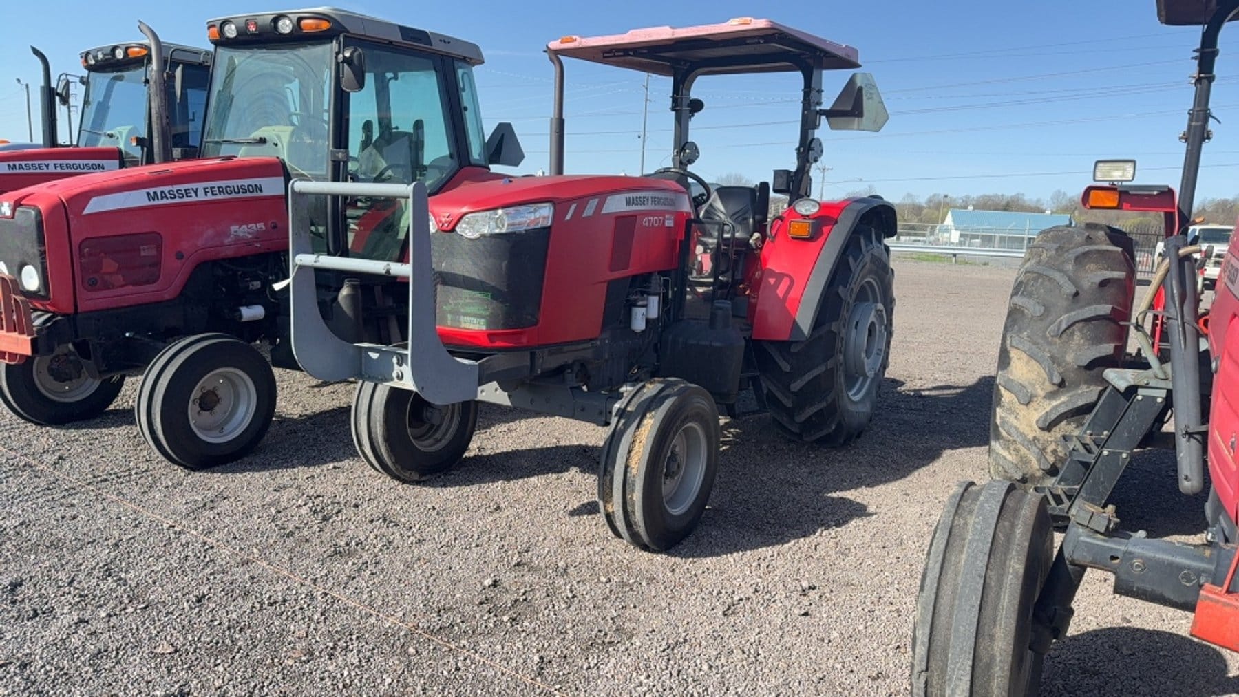 Massey Ferguson 4707 Equipment Image0