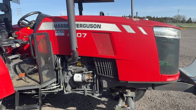 Image of Massey Ferguson 4707 equipment image 4