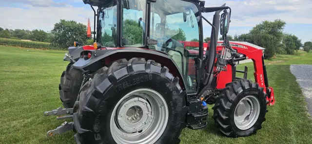 Image of Massey Ferguson 4709 equipment image 3