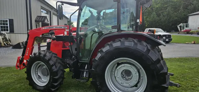 Image of Massey Ferguson 4709 equipment image 2