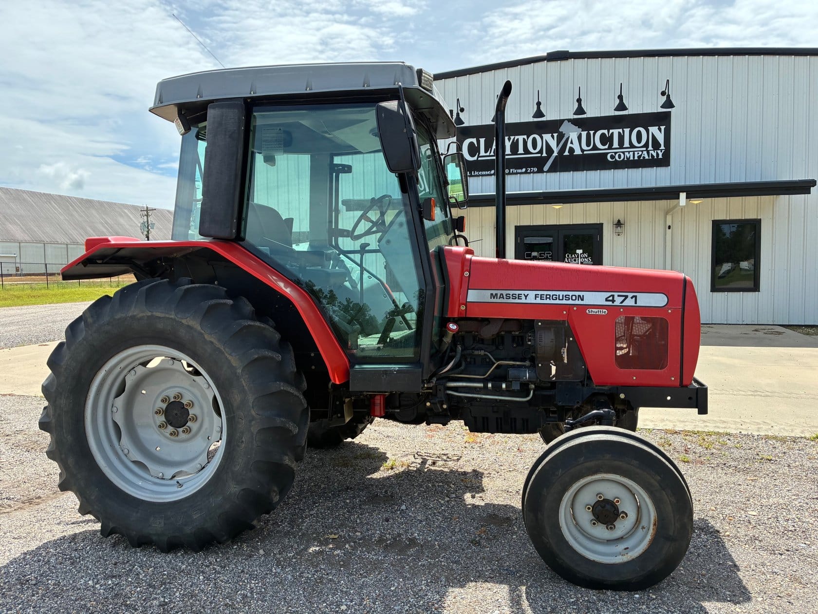 Massey Ferguson 471 Equipment Image0