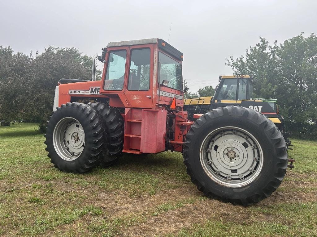 Massey Ferguson 4880 Equipment Image0