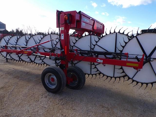 Image of Massey Ferguson 5130 equipment image 3