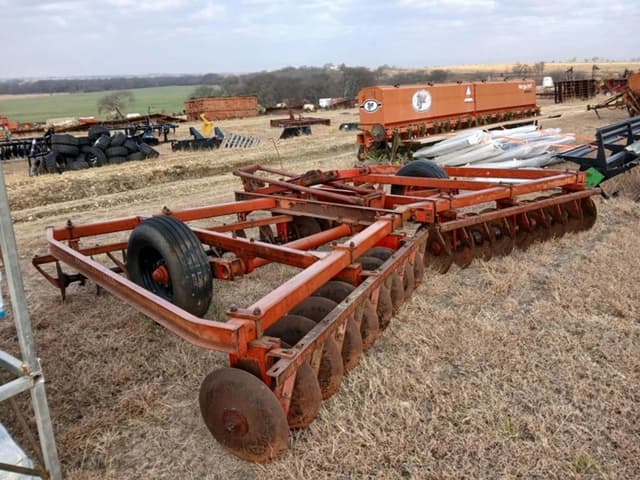 Image of Massey Ferguson 52 equipment image 2