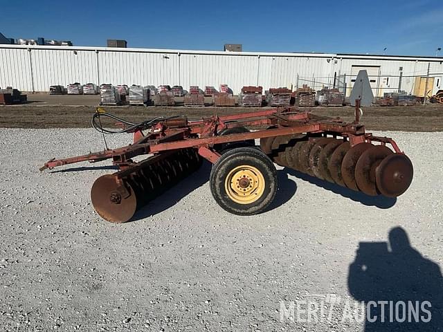 Image of Massey Ferguson 520 equipment image 1