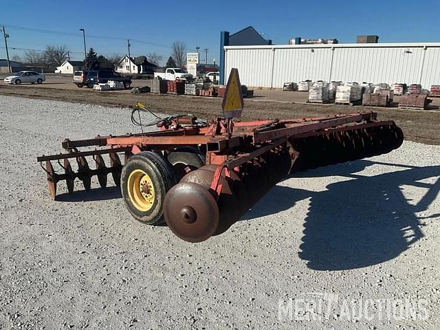 Image of Massey Ferguson 520 equipment image 2