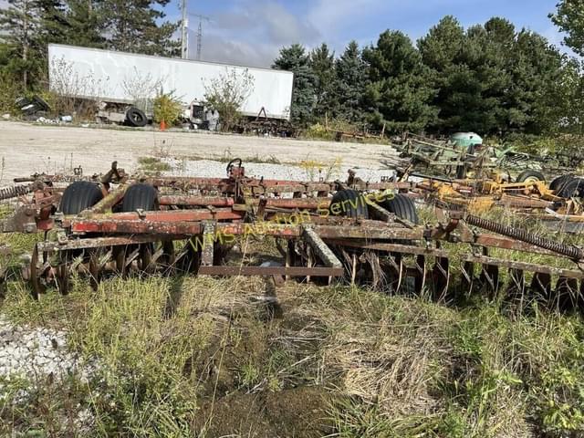 Image of Massey Ferguson 520 equipment image 4