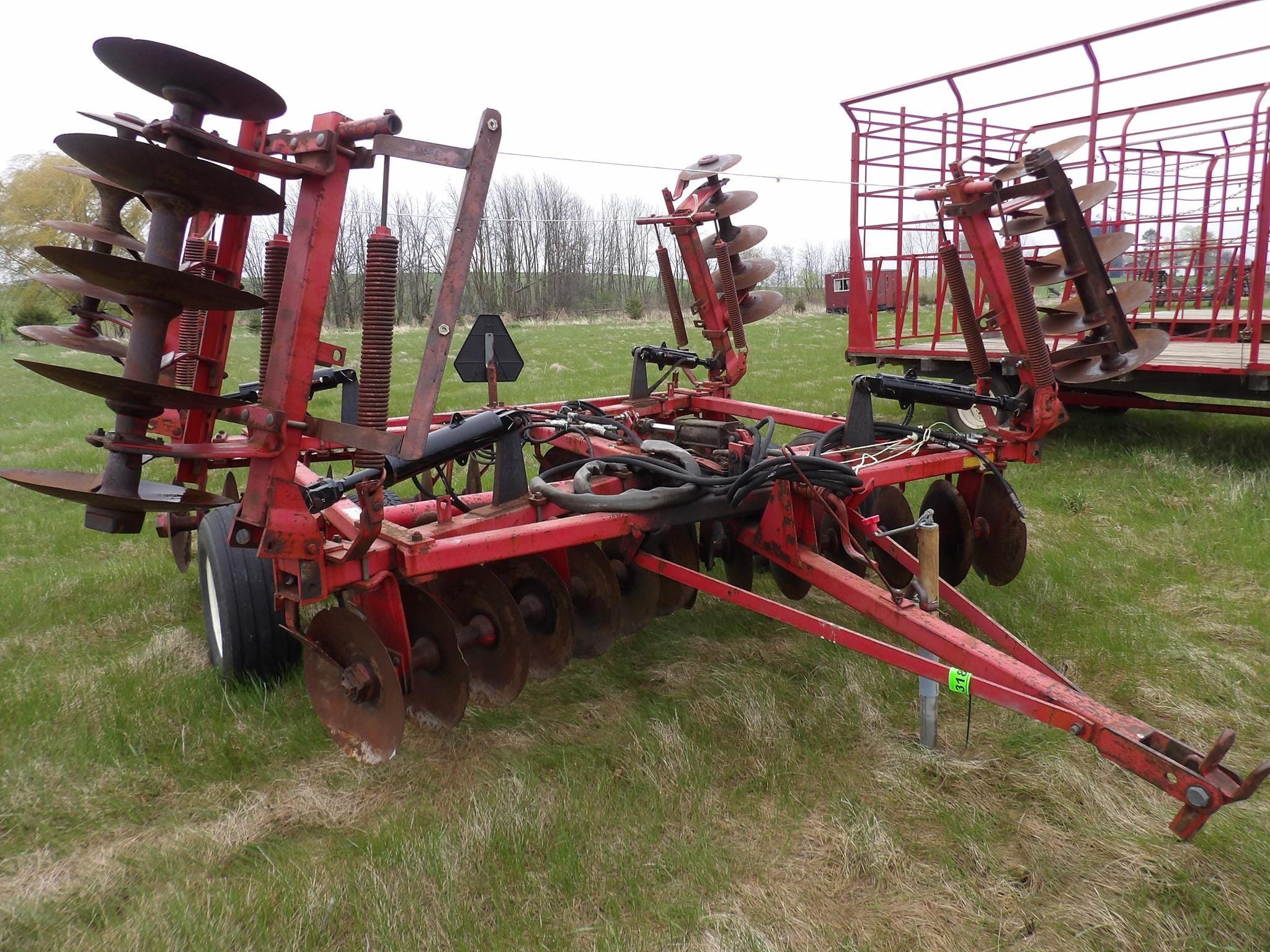 Massey Ferguson 520 Equipment Image0