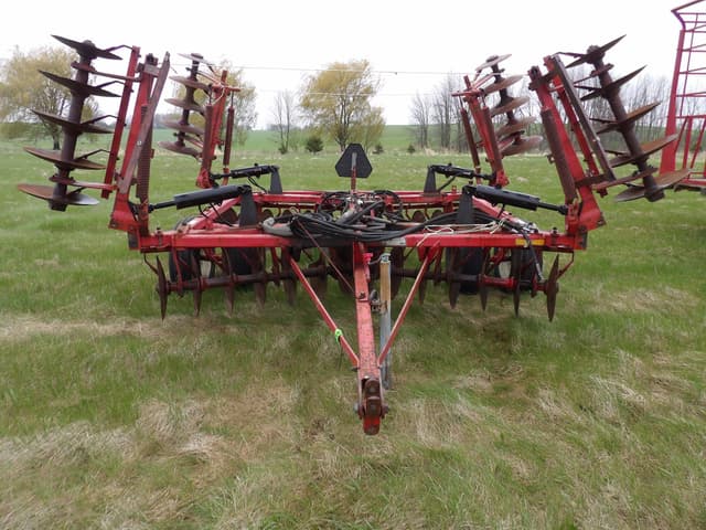 Image of Massey Ferguson 520 equipment image 1